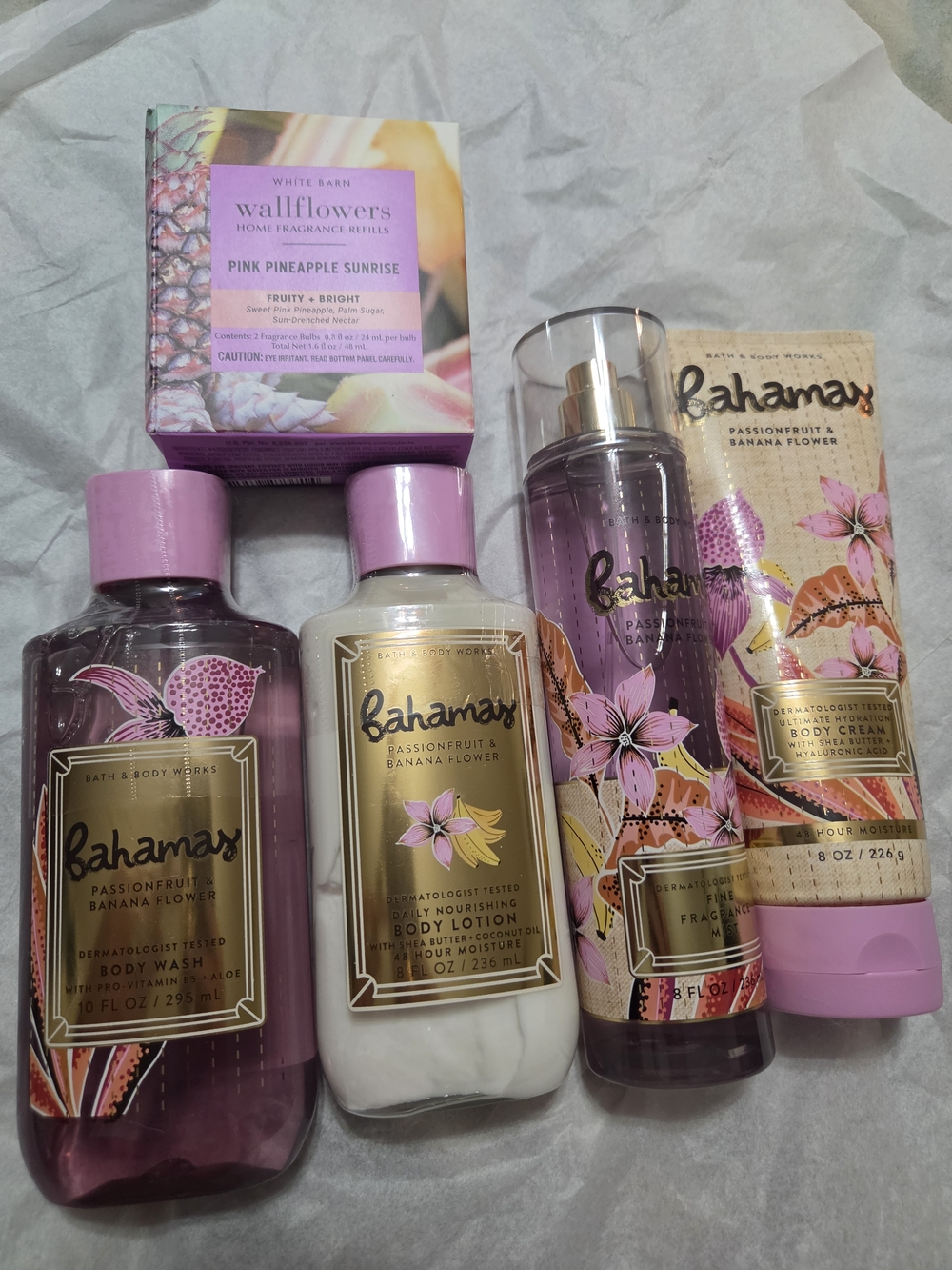 Bath & Body Works Bahamas Passionfruit & Banana Flower Gift Set W/ Wallflowers